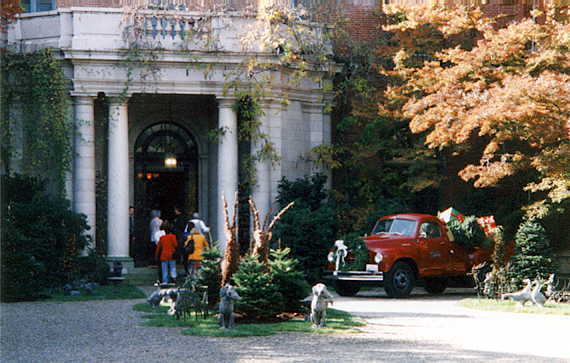  Photo-Mansion Entrance